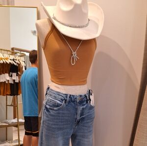 Leela and lavender golden top